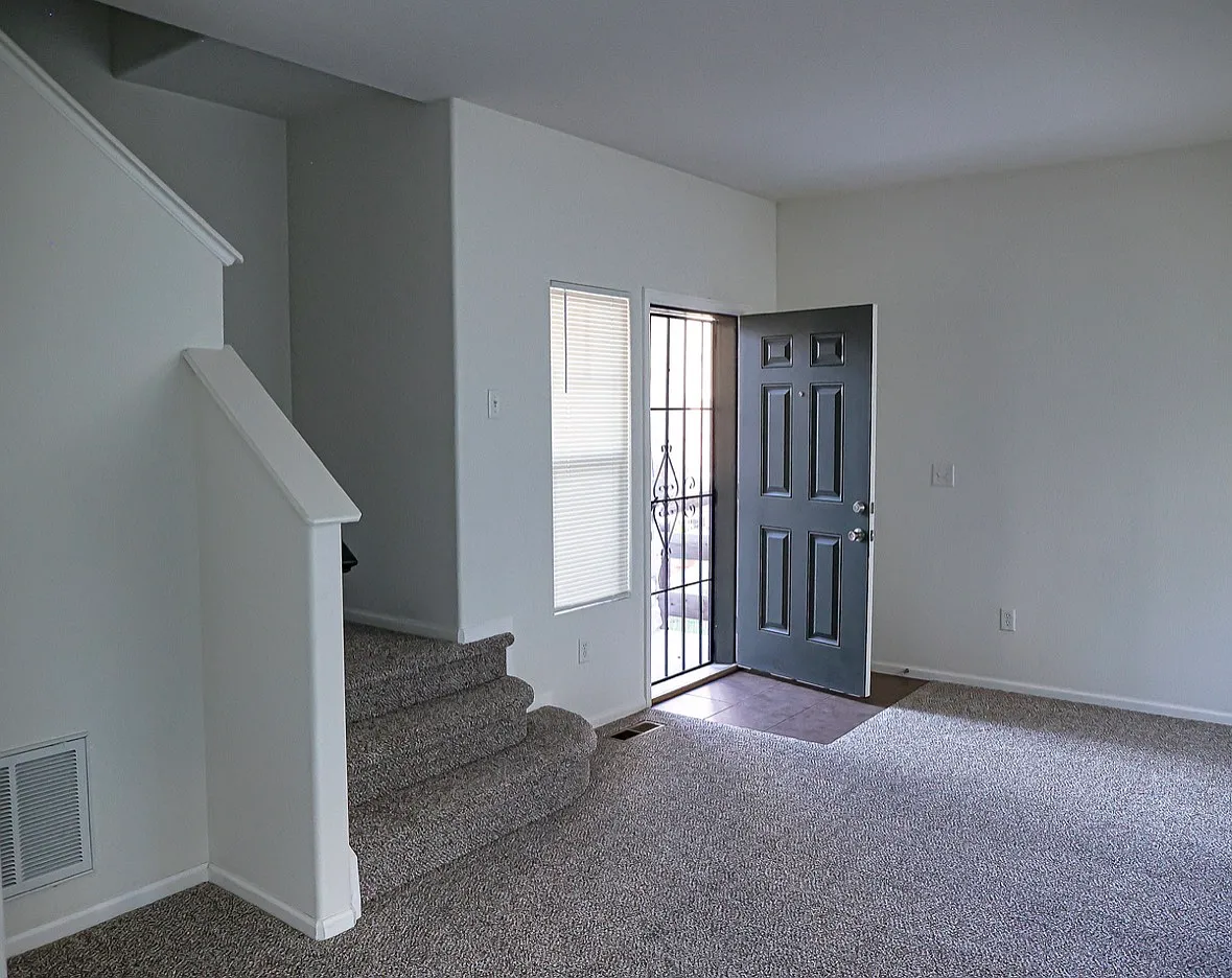3 bed, 2.5 bath, 1228 sqft, $2,995 — Photo 3
