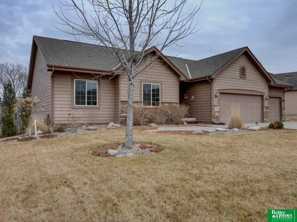 1912 Titan Springs Dr, Papillion, NE 68133