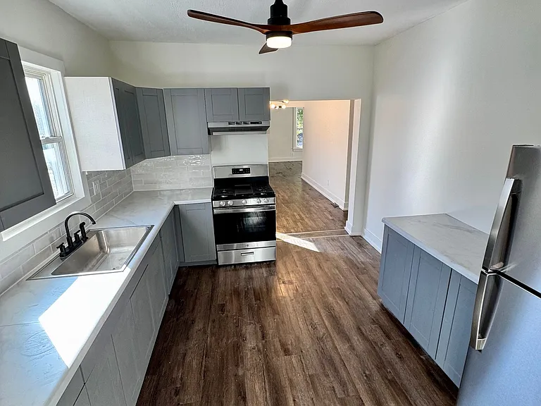 722 W Saginaw St #MAIN — Photo 2