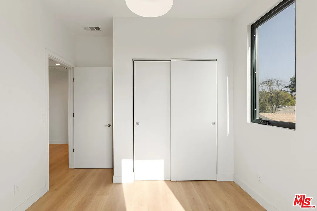 2 bed, 1.0 bath, 500 sqft, $2,745 — Photo 4