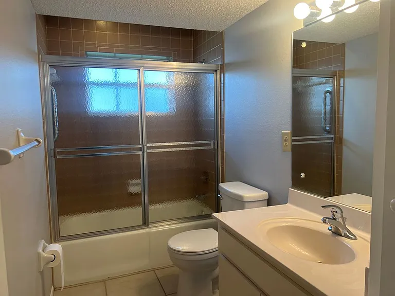 1240 Lucaya Ave — Photo 20