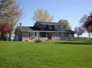 W7010 Hillview Rd, Greenville, WI 54942