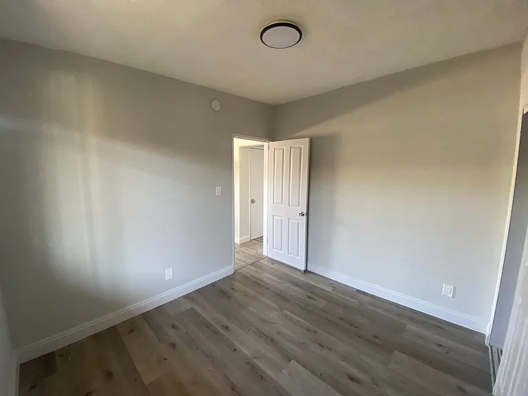 7406 S Hoover St — Photo 5