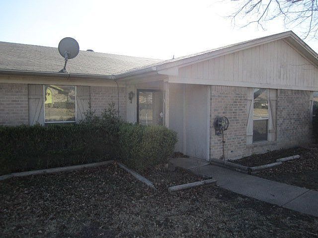 2nd image of 1002 Tracy Ln