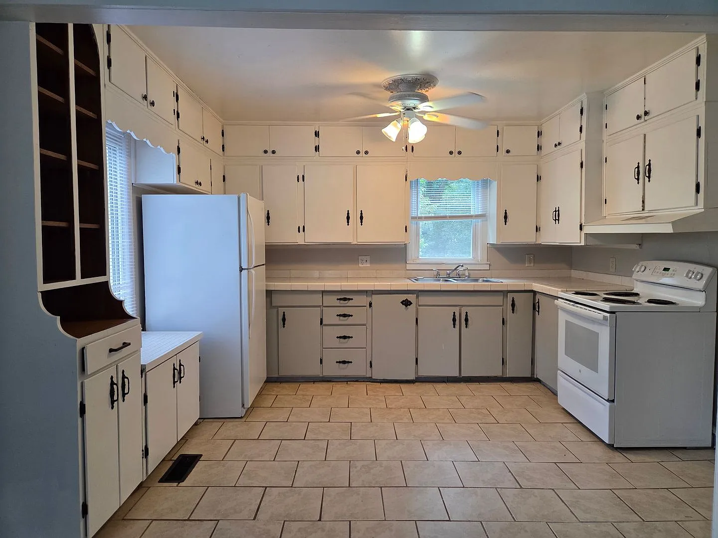 Three Bedroom Home in Gastonia — Photo 4