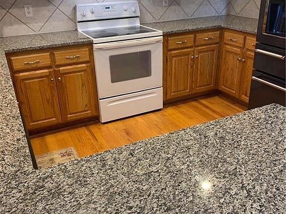 5th image of 3216 S Seminole Ct