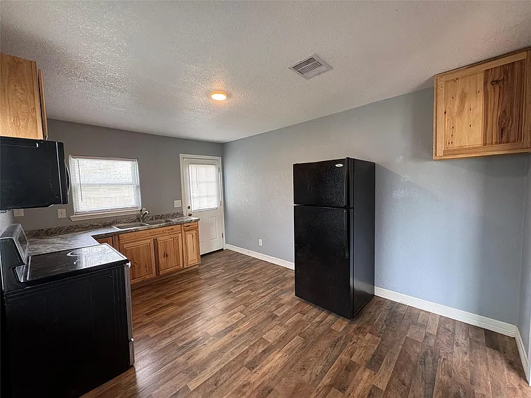 406 N Fig St — Photo 15