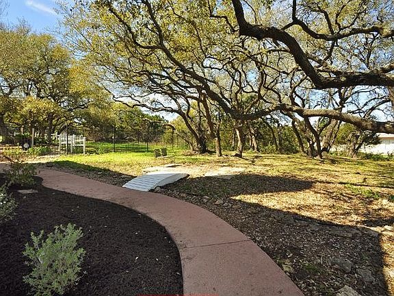 Side yard has towering oaks 