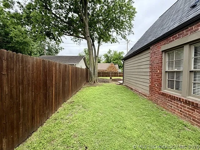1904 S Yorktown Ave — Photo 36