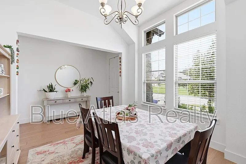 3 bed, 2.0 bath, 2005 sqft, $2,895 — Photo 4