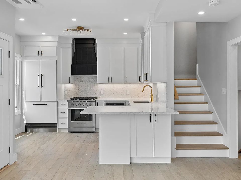 1st image of 105 Belmont St #105