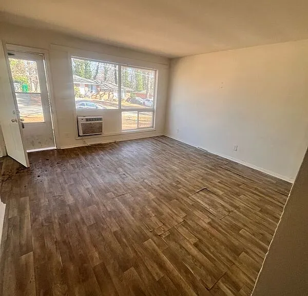 532 Camrose Dr — Photo 9