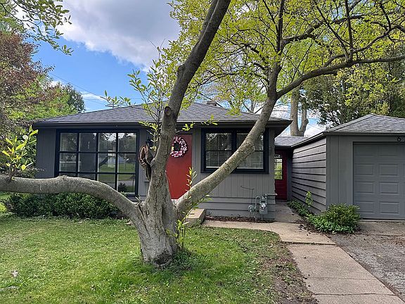 2nd image of 627 Woodward Ave