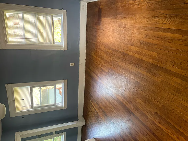 16 Montauk Ave #2 — Photo 6