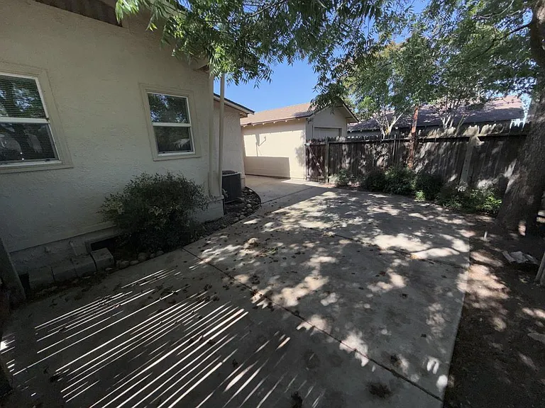 405 N 1st Ave — Photo 8