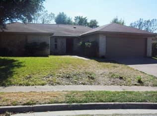 517 Live Oak Dr, Euless, TX 76040