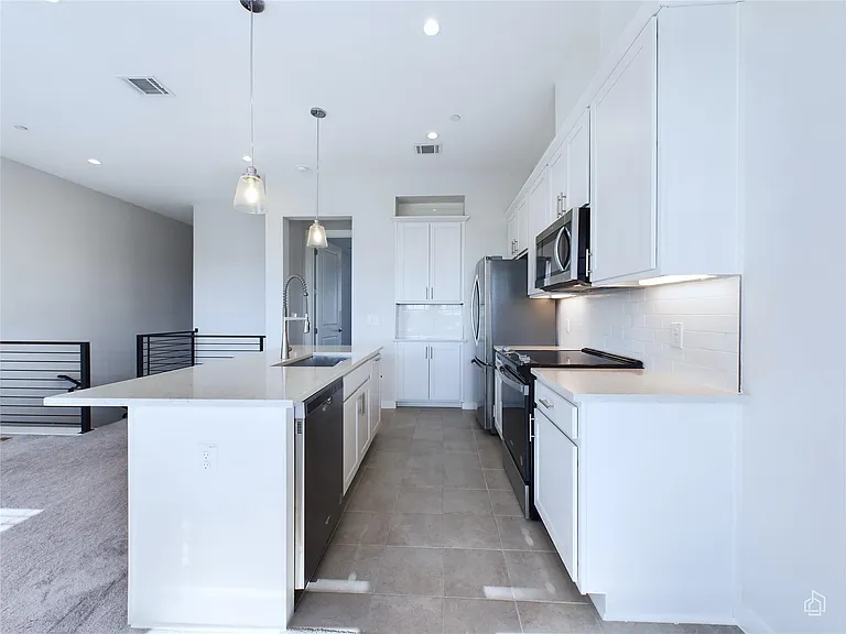 12001 Vista Parke Dr #904 — Photo 6