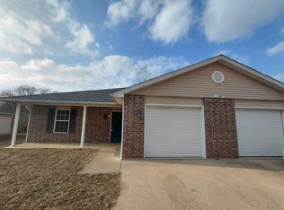 21067 Harbor Ln #A, Saint Robert, MO 65584