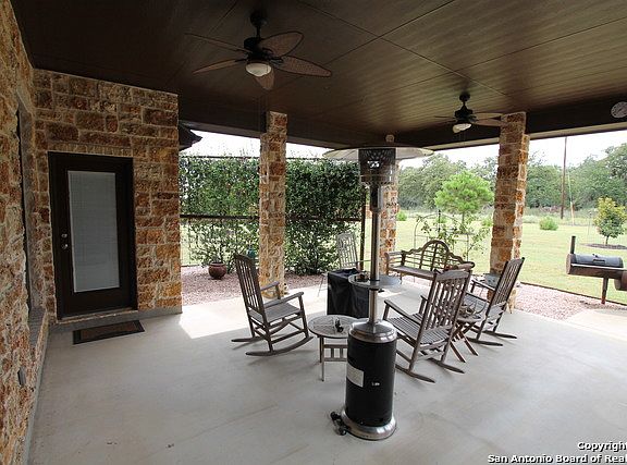 5th image of 77 Oak Fields Dr