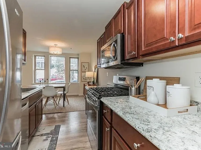 1210 Perry St NE — Photo 6