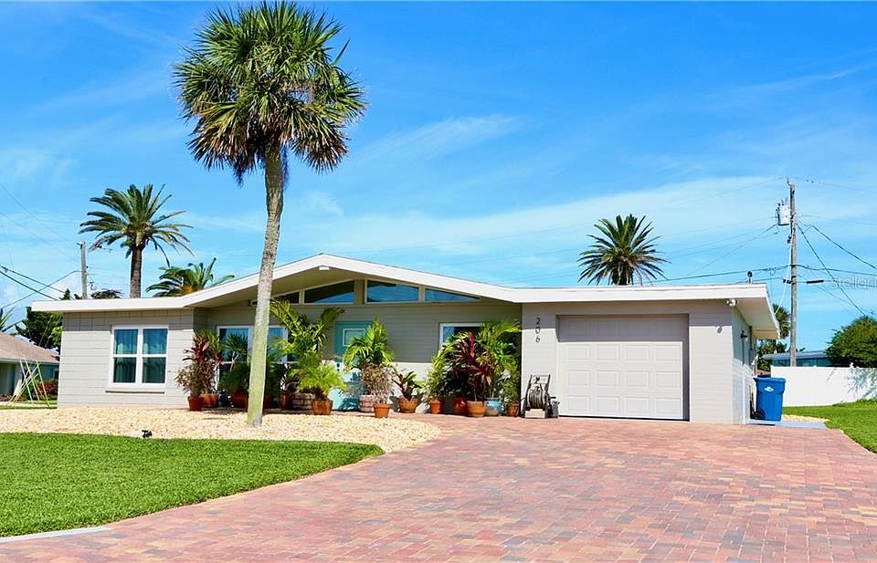 1st image of 206 S Venetian Way