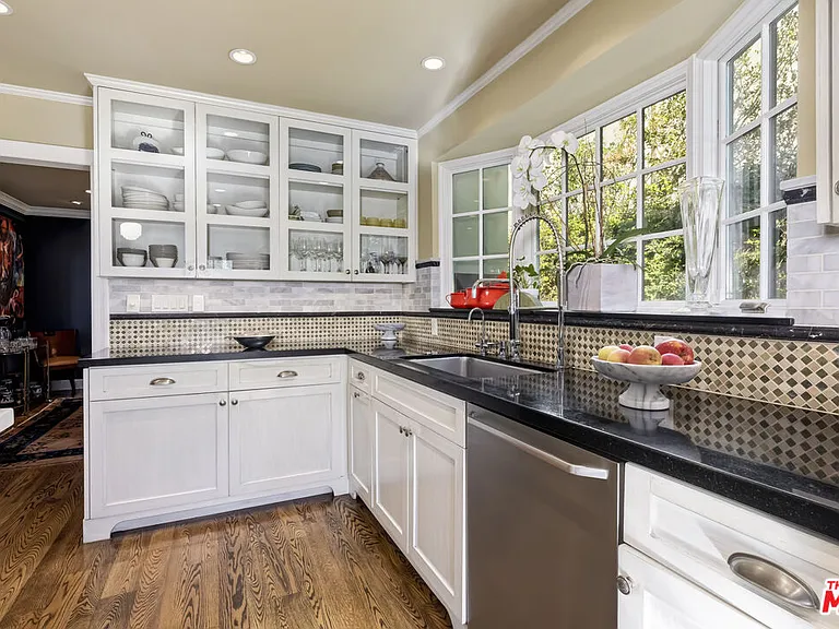 2855 Club Dr — Photo 18