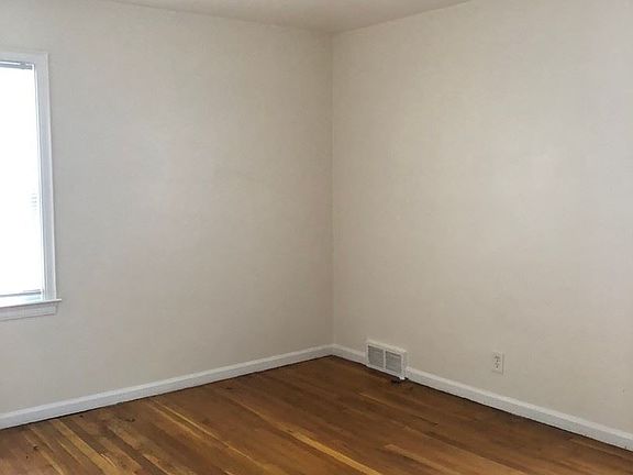 4th image of 7678 W Parkway St