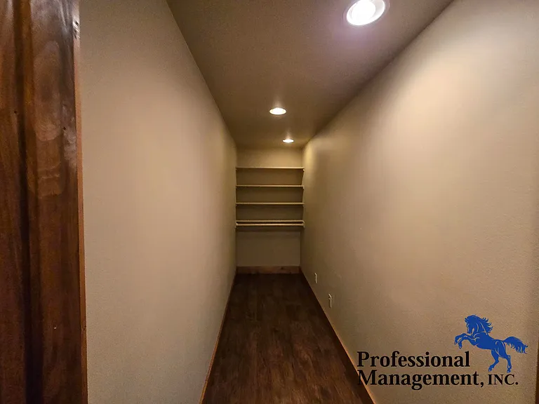 2035 Lake Hills Dr — Photo 8