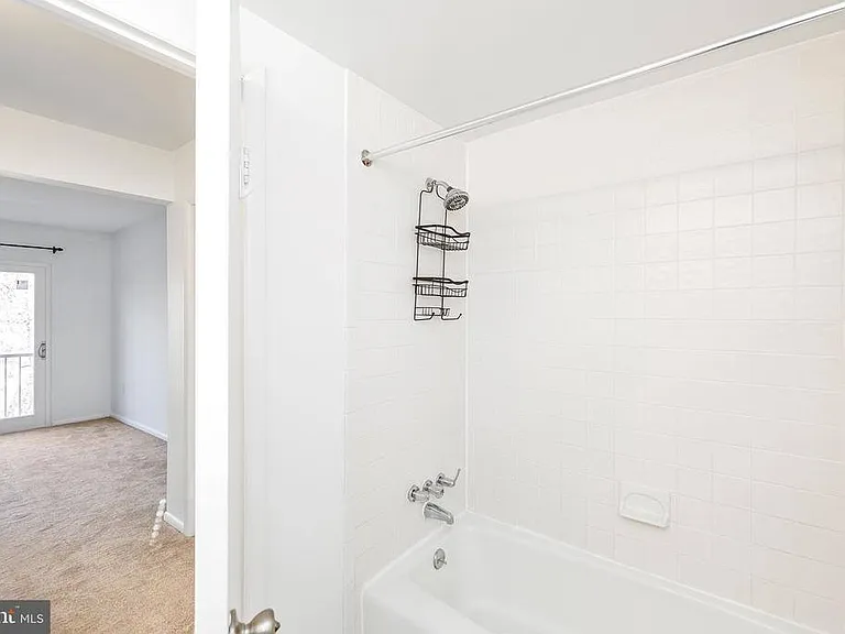 12265 Greenleaf Ave — Photo 20