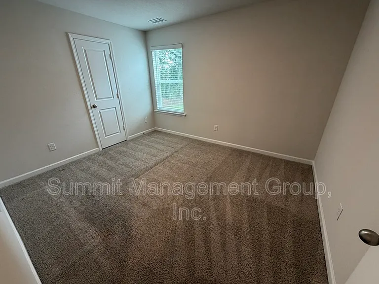 219 Limestone Cir — Photo 29