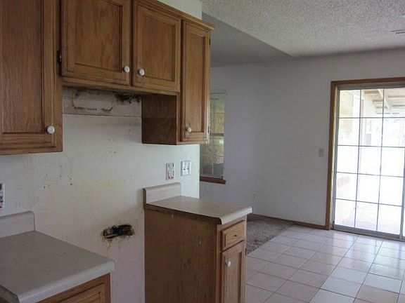 4th image of 413 E Mimosa Pl