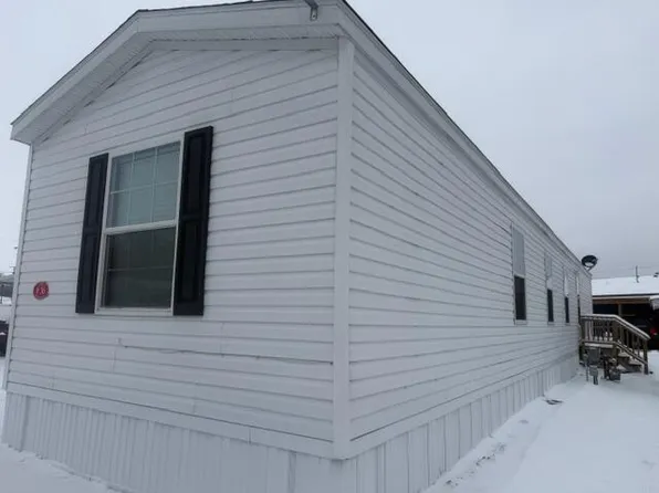 104 Robinwood Ln, Fremont, MI 49412