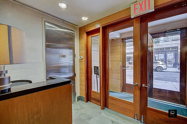 Rented by R New York | media 44