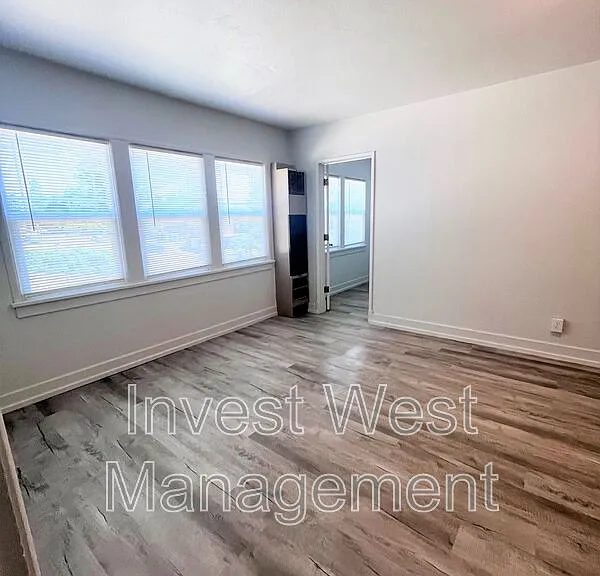 615 NE 6th Ave #10 — Photo 18