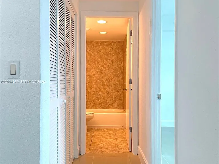 7501 E Treasure Dr #10C — Photo 6
