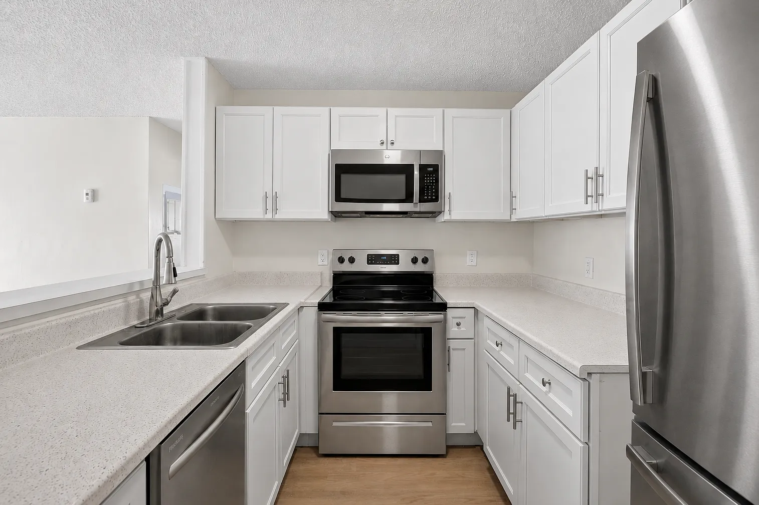 Lakeside Villas — Photo 1
