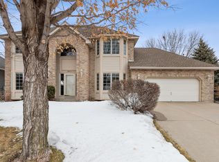 2950 Bent Tree Hills Dr, New Brighton, MN 55112