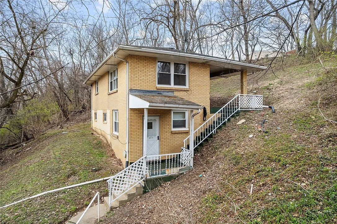 1353 Bower Hill Rd photo 1