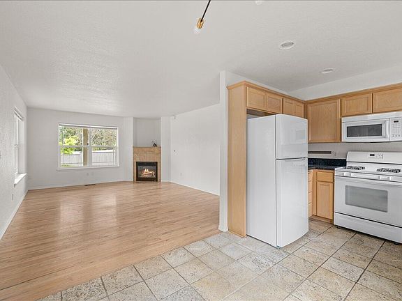 4th image of 228 Talent Ave APT 16