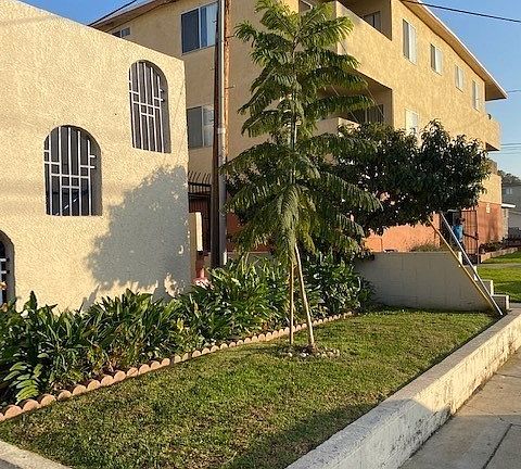 3rd image of 14006 Doty Ave #4