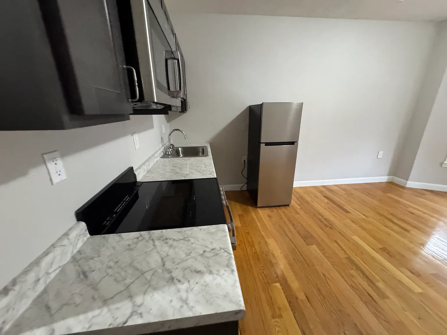 1124 Commonwealth Ave — Photo 2
