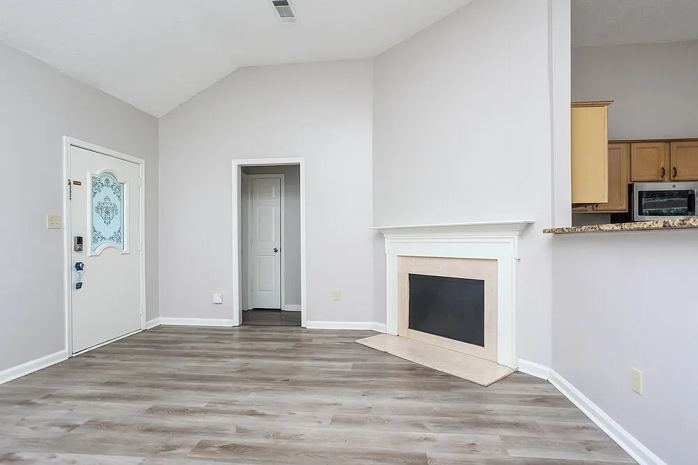 3 bed, 2.0 bath, 1166 sqft, $1,455 — Photo 4