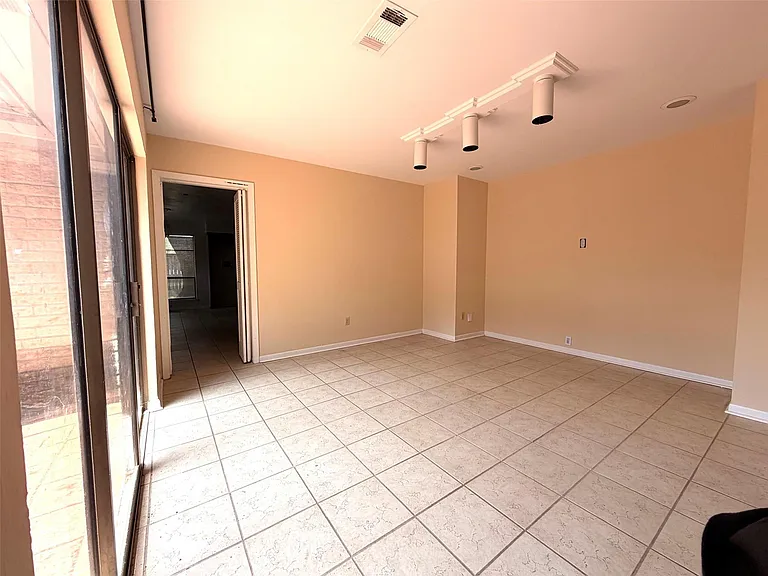 7718 Moondance Ln — Photo 8