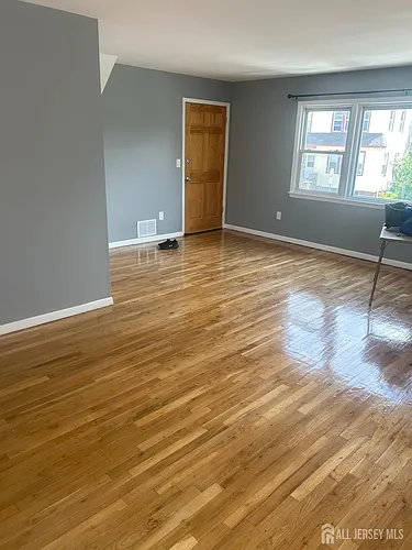 105 Crawford St Photo 1