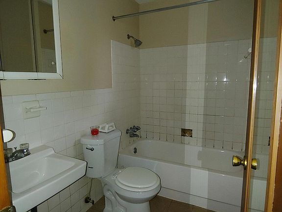 3rd image of 511 Haskins Ave APT B
