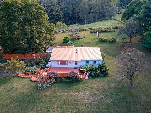 3rd image of 725 Mitchell Valley Dr