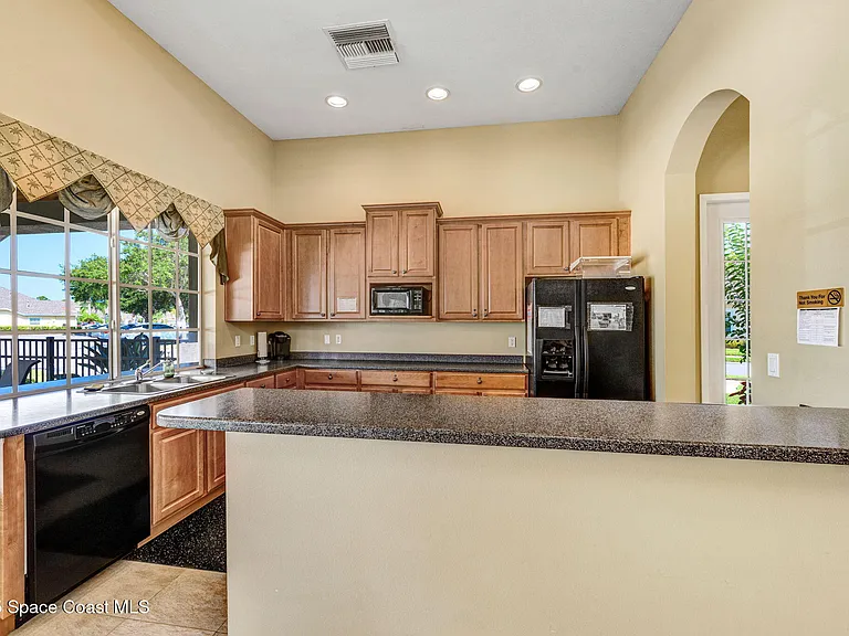 1749 Tullagee Ave — Photo 40
