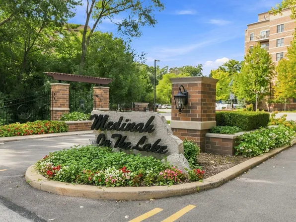 120 Lakeview Dr APT 215, Bloomingdale, IL 60108