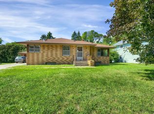 1877 Hamline Ave N, Falcon Heights, MN 55113