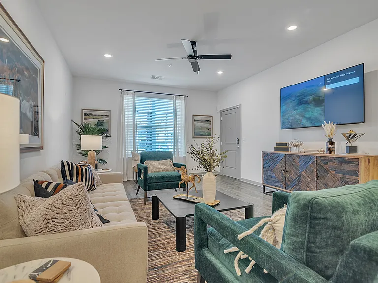 Canter Luxury Apartment Homes — Photo 22